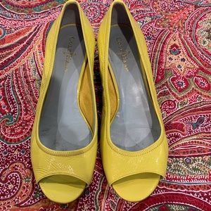 EUC Cole Hann with Nike Air Bottom Leather pumps